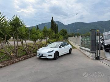 TESLA - Model 3 - Long Range RWD