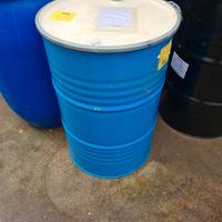 Bidoni plastica e di metallo 