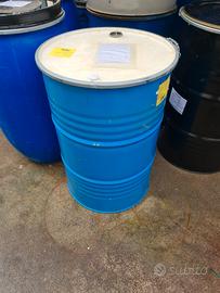 Bidoni plastica e di metallo 