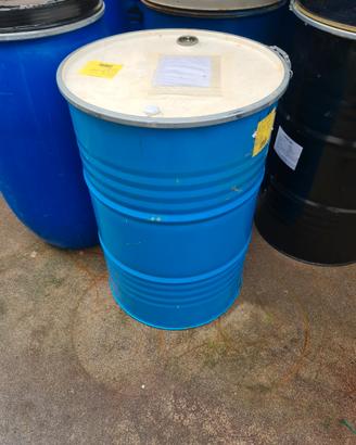 Bidoni plastica e di metallo  come nuovi