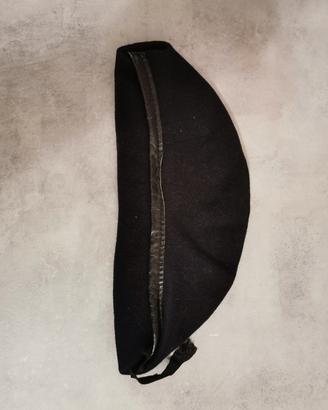 Basco italiano lana nera taglia 56