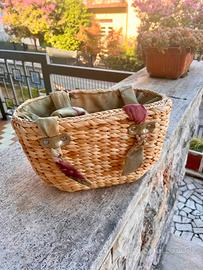 Borsa in paglia estiva con manici in tessuto 