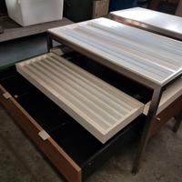 Banco espositore e tavolo da negozio per accessori