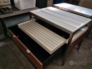 Banco espositore e tavolo da negozio per accessori