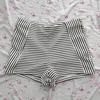 pantaloncini corti a righe