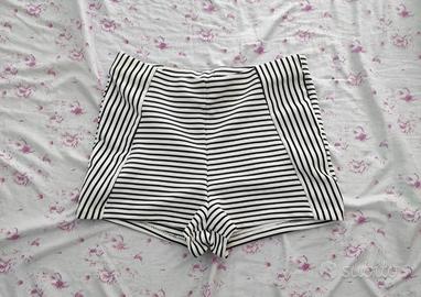 pantaloncini corti a righe