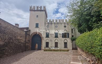 Monolocale in dimora storica del XV secolo con vis