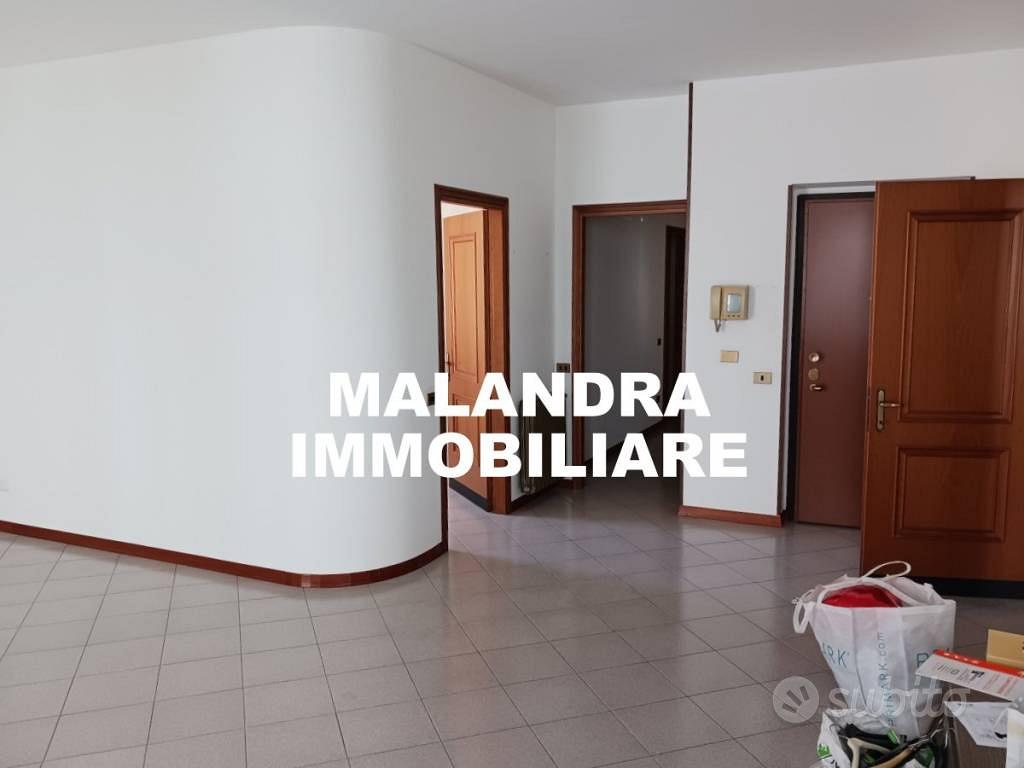 Appartamento di 133 m² con 4 locali e box auto a O - Vista 4