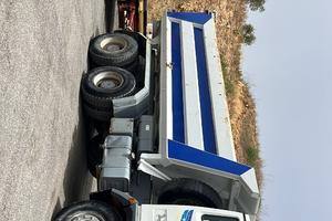 Camion Astra 3 assi ribaltabile