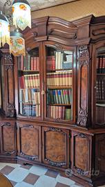 libreria e mezzobusto