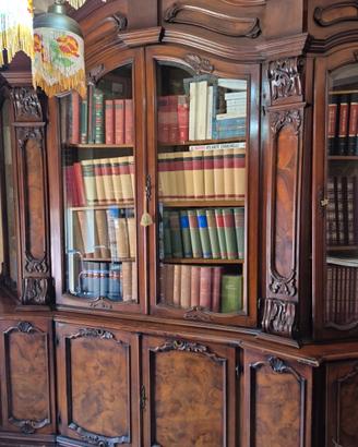 libreria e mezzobusto