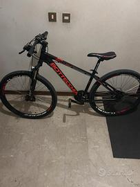 Bicicletta Bottechia nera rossa