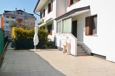 Monfalcone: villa a schiera con corte privata