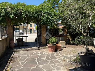 5 LOCALI A GUBBIO