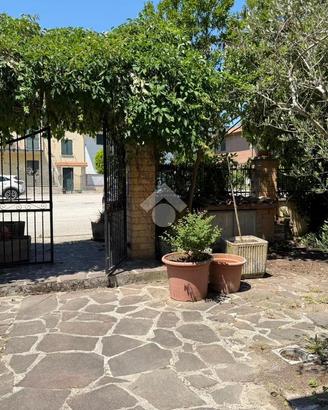 5 LOCALI A GUBBIO