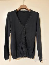 Cardigan nero: il jolly che sta bene con tutto