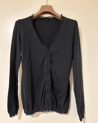 Cardigan nero: il jolly che sta bene con tutto
