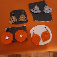 orecchini e ciondolo fatti all uncinetto