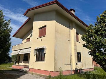 Appartamento con cortile privato