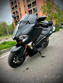 T MAX 530 SX
