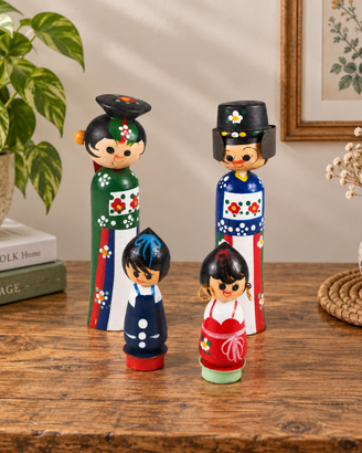Famiglia Kokeshi coreane anni '60 4 bambole