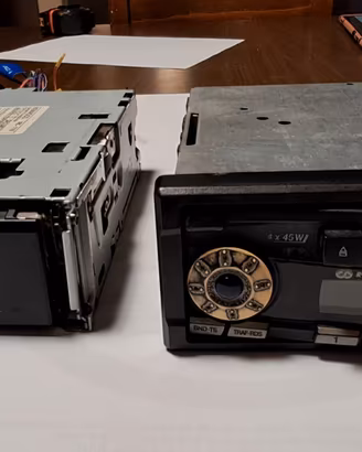 Autoradio Kenwood e un Blaupunkt