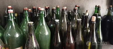 bottiglie da 2 litri e da 1 litro in vetro 