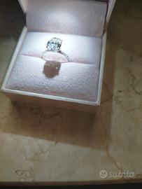 Anello 18 carati oro bianco 3.21 ct. Lab grown VS1