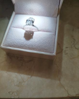 Anello 18 carati oro bianco 3.21 ct. Lab grown VS1