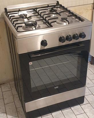 cucina a gas con  forno  beko 