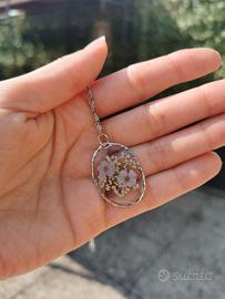 Collana con ciondolo in resina e fiori veri secchi
