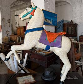 Cavallo da giostra in legno