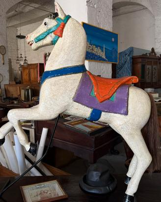 Cavallo da giostra in legno