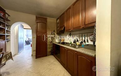 BILOCALE PIANO ALTO CON ASCENOSRE !