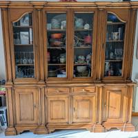 Mobile in noce massello. Stile arte povera