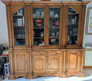 Mobile in noce massello. Stile arte povera