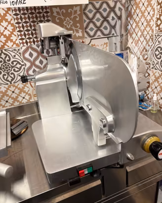 Affettatrice per salumi