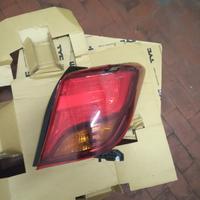 Fanale posteriore destro Toyota Yaris 2014 rotto