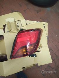 Fanale posteriore destro Toyota Yaris 2014 rotto
