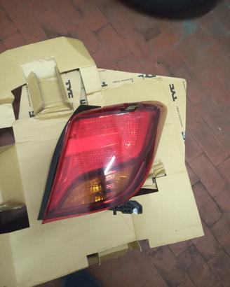 Fanale posteriore destro Toyota Yaris 2014 rotto