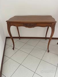 Scrivania in legno antico