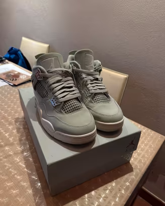 Air Jordan 4 retro taglia 42