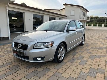 Volvo V50 D2 R-design