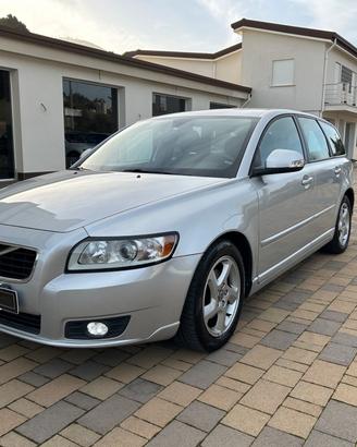 Volvo V50 D2 R-design