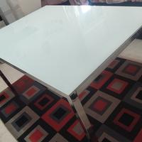 tavolo in vetro bianco