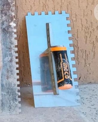 Frattazzo e spatole per stucco, gesso, intonaco...
