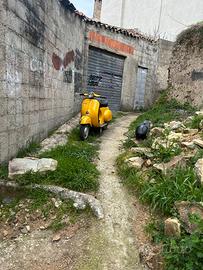 vespa R del 69 con libretto piccolo originale