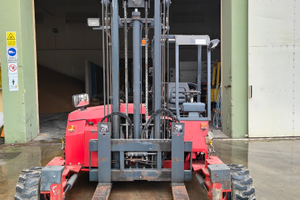 Carrello elevatore muletto fuoristrada Moffett