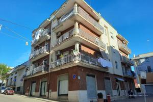 Immobile di 220 m² con 2 locali a Castellana Grott