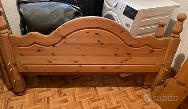 Letto in legno massiccio